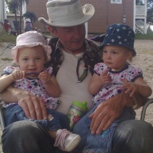 Meet your Posher, Laurier - Picture 1 of 1